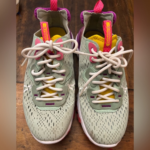 Women's Nike React Vision Size 6 Pistachio/Frost White - Picture 3 of 8